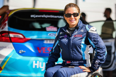 ENGELLİ RALLİ PİLOTU KÜBRA KESKİN KOCAELİ’DE TARİH YAZDI