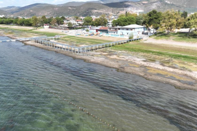 İZNİK GÖLÜ’NDE SU KAYBI: FABRİKALARIN SU KULLANIMINA TEPKİ
