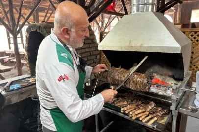 BURSA'DA 400 YILLIK HANDA KAVURMA KEYFİNE ÇAĞ DÖNER EKLENDİ