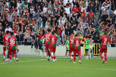 KARŞIYAKA İZMİR DERBİSİNDE BORNOVA 1877’Yİ AĞIRLIYOR