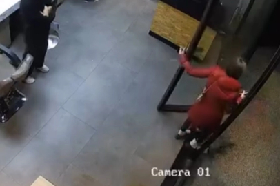 3 BİN LİRALIK SAÇ YAPTIRDI "KARTIM ARABADA" DİYEREK KAÇTI