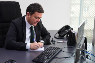 BAŞKAN ÇAĞRILARI YANITLADI, BAŞKAN OLDUĞUNA İNANDIRAMADI