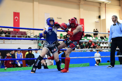 OSMANGAZİ'DE MUAY THAİ RÜZGARI ESTİ