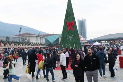 OSMANGAZİ MEYDANI’NDA YENİ YIL COŞKUSU BAŞLADI