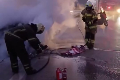 BURSA’DA HAREKET HALİNDEKİ OTOMOBİL ALEVLERE TESLİM OLDU