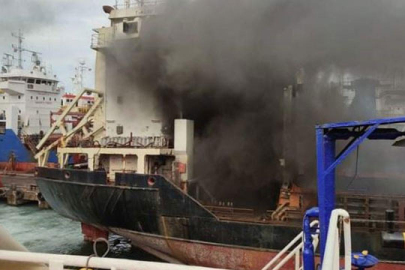 TUZLA TERSANESİ’NDE GEMİ YANGINI PANİK YARATTI