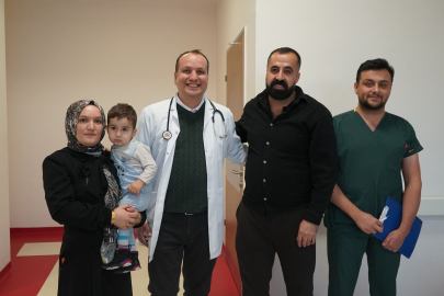 BEBEĞİN YUTTUĞU MIKNATISLAR BAĞIRSAK DELİNMESİNE NEDEN OLDU