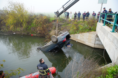 KAZADA ÖLEN ARKADAŞLARINI ARAÇTA BIRAKIP KAÇTILAR