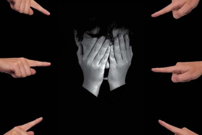 AKRAN ZORBALIĞI SESSİZCE YAYILIYOR: UZMANDAN AİLELERE UYARI