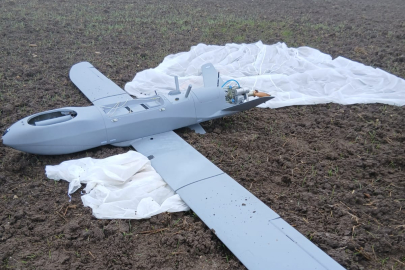 MANYAS'TA TARLAYA DÜŞEN İHA İNCELEMEYE ALINDI