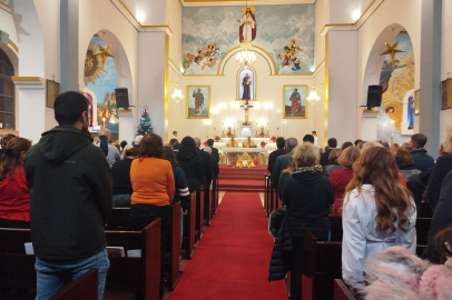 MERSİN’DE HRİSTİYAN CEMAATİ NOEL AYİNLERİ DÜZENLEDİ