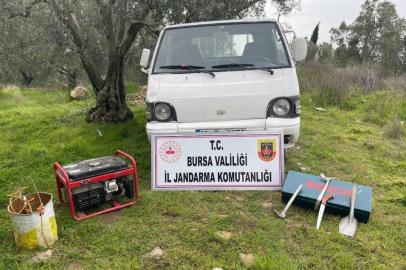 İZNİK'TE KAÇAK KAZI YAPAN 2 KİŞİ YAKALANDI