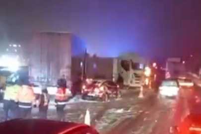 BOLU DAĞI TÜNELİ ÇIKIŞINDA 6 ARAÇ BİRBİRİNE GİRDİ