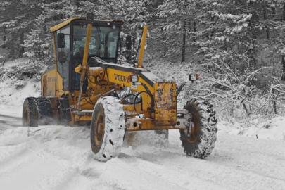 BURSA'DA KAR YAĞIŞI ULAŞIMA ENGEL OLUYOR