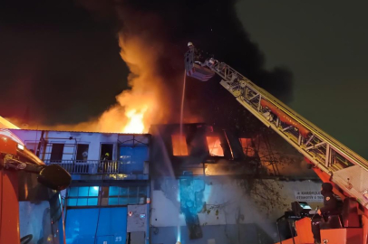 BURSA'DAKİ İŞYERİ YANGINI KORKULU SAATLER YAŞATTI