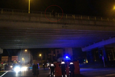KÖPRÜYE ÇIKAN KADINI POLİS SON ANDA KURTARDI