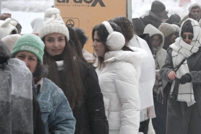 ULUDAĞ’DA YOĞUN KAR SONRASI PİSTLERDE YOĞUNLUK YAŞANDI