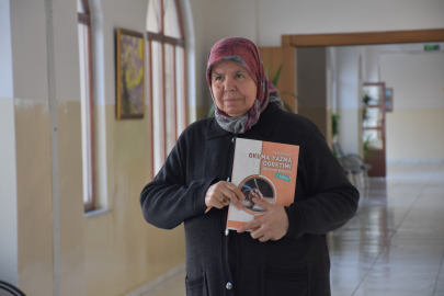 YANLIŞ OTOBÜSE BİNMEMEK İÇİN 65 YAŞINDA OKUMA YAZMA ÖĞRENDİ