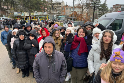 BURSA'DA METRELERCE TELEFERİK KUYRUĞU OLUŞTU