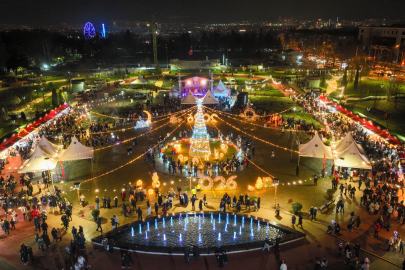 BURSA YENİ YIL MEYDANI HER YAŞTAN VATANDAŞI BULUŞTURUYOR