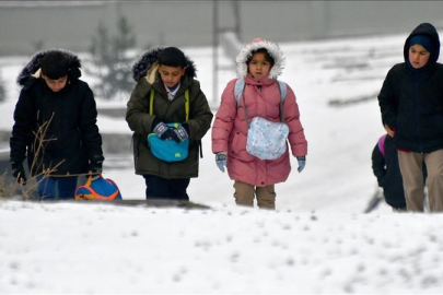 TÜRKİYE’DE KAR ESARETİ BAŞLADI: 15 İLDE OKULLAR TATİL EDİLDİ