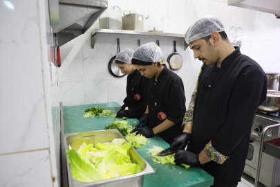 FABRİKA GİBİ LİSE: BİR YILDA 19 MİLYON TL CİRO YAPTILAR