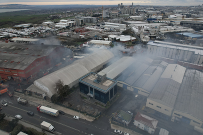 ESENYURT'TA FABRİKA YANGIN KABUSU: PATLAMALAR PEŞ PEŞE GELDİ
