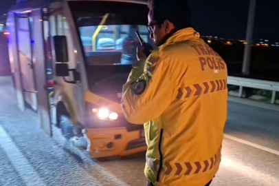 BURSA'DA YOLCU MİNİBÜSÜYLE JANT ÜSTÜNDE KAÇMAYA ÇALIŞTI