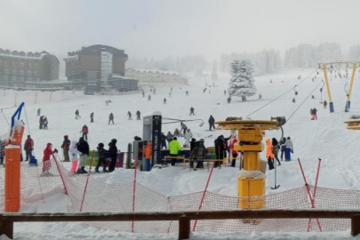 ULUDAĞ, KAYAK TUTKUNLARINI BEKLİYOR