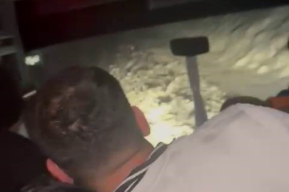 DİYARBAKIR'DA YOLCU OTOBÜSÜNÜN DEVRİLME ANI KAMERALARDA