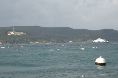 ÇANAKKALE BOĞAZI LODOS NEDENİYLE GEMİ GEÇİŞLERİNE KAPATILDI