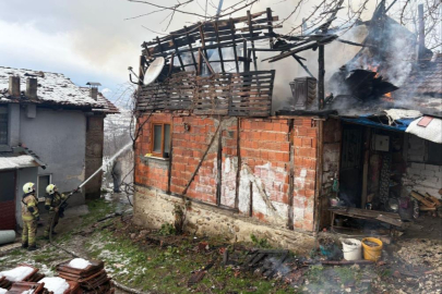 İNEGÖL'DE TEK KATLI EV YANGINDA KÜLE DÖNDÜ