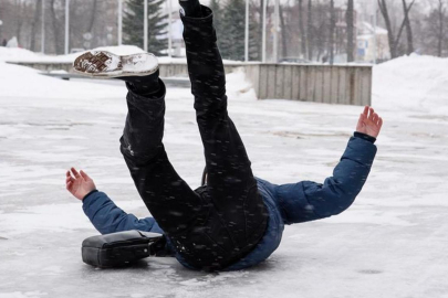 BUZLU ZEMİNDE YÜRÜMENİN PÜF NOKTALARI