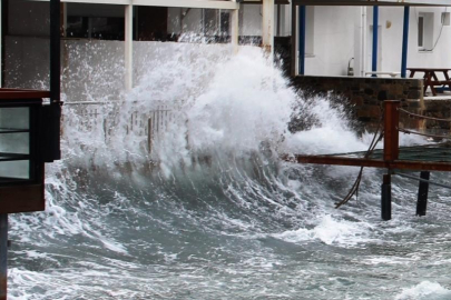 EGE DENİZİ’NDE FIRTINA UYARISI