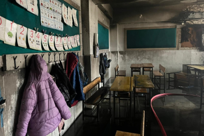 İLKOKUL SINIFINDA ÇIKAN YANGIN KORKUTTU