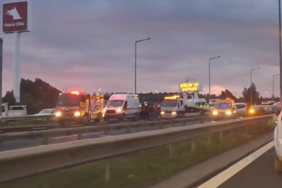 İZMİR'DE ZİNCİRLEME KAZA: 8 ARAÇ ÇARPIŞTI, 7 KİŞİ YARALANDI