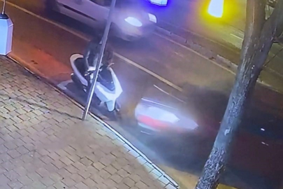 FREN YERİNE GAZA BASTI: MOTOSİKLETLE ÇARPIŞTI