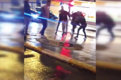 KAHVEHANE ÇIKIŞINDA TEKME TOKAT BİRBİRİNE GİRDİLER