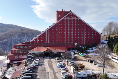 KARTEPE’NİN ZİRVESİNDEKİ OTEL 33 EKSİKLE MÜHÜRLENDİ