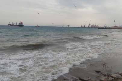 MARMARA’DA FIRTINA ETKİSİ: LODOS DENİZ TRAFİĞİNİ DURDURDU