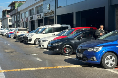 ALTIN VE GÜMÜŞ İKİNCİ EL OTOMOBİLİ SOLLADI