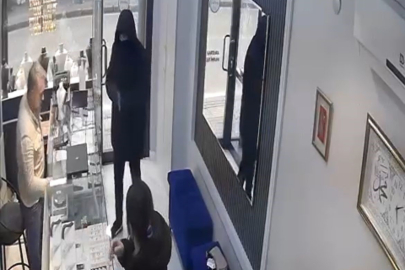 BURSA'DA ŞAKA GİBİ SOYGUN KAMERADA!