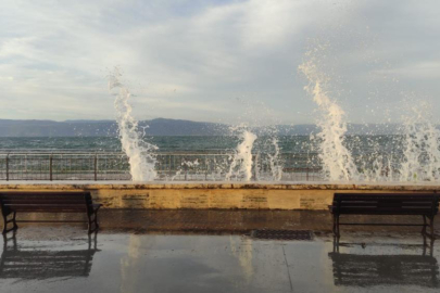 METEOROLOJİ UYARDI: BURSA’DA KUVVETLİ RÜZGÂR VE FIRTINA