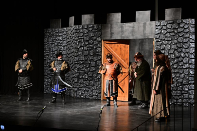 BURSA'NIN FETHİ TİYATRO SAHNESİNE TAŞINDI