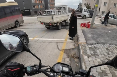 ESKİŞEHİR’DE YOĞUN TRAFİKTE YÜREK ISITAN ANLAR