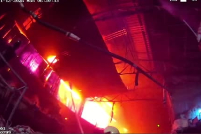 MERSİN'DE PLASTİK DEPOSUNDAKİ YANGIN KONTROL ALTINA ALINDI