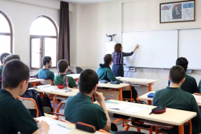 MEB'DEN 81 İLE YAZI: ORTAOKUL VE LİSELERDE YENİ DÖNEM