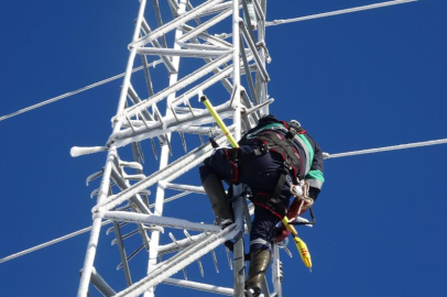 ULUDAĞ'DA EKİPLERİN ZORLU ENERJİ MÜCADELESİ