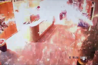 ZEYTİNBURNU’NDA LÜKS SİTEDE KARGO PAKETİ BOMBA GİBİ PATLADI