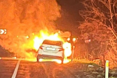 BURSA’DA SEYİR HALİNDEKİ OTOMOBİL KÜLE DÖNDÜ